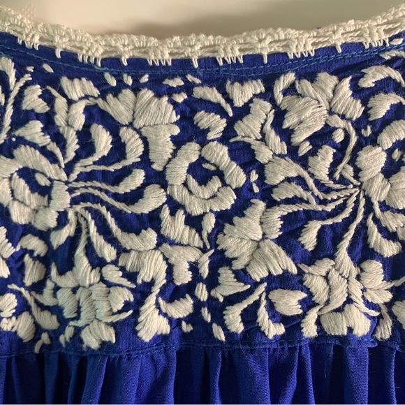 Vintage Oaxaca cotton dress with embroidery (1981-82) - Picture 8 of 12